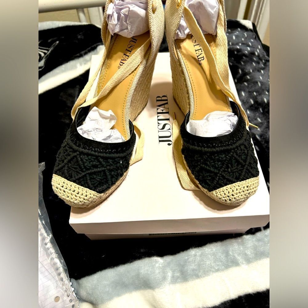 NWT Just Fab Lace Up Heels